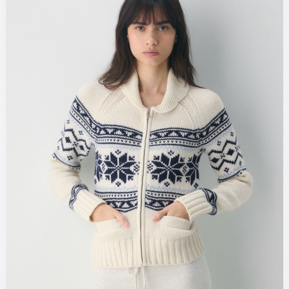 Cream and blue ARITZIA  - TNA Echo zip up Sweater - SMALL